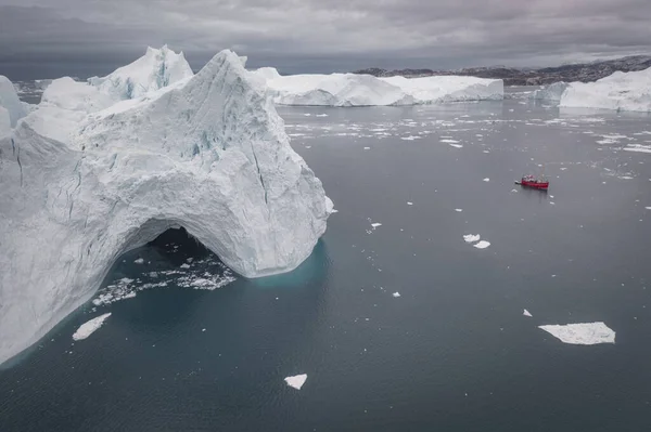 Icebergs Flutuando Mar Ponto Vista Aéreo Panorâmica — Fotografia de Stock