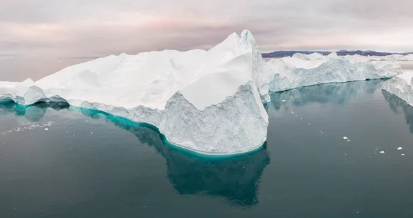 Eisberge Die Aus Der Luft Auf Dem Meer Treiben Panoramischer — Stockfoto