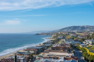 Orange County 'deki Salt Creek Sahili' nin destansı manzarası.