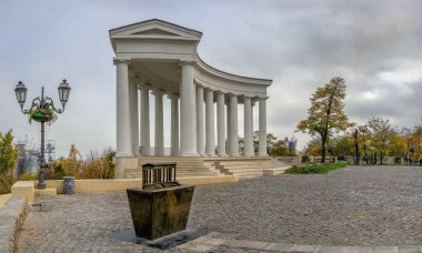 Odessa, Ukrayna 07.11.2019. Vorontsov Sarayı Colonnade, Odessa, Ukrayna, kasvetli bir sonbahar gününde