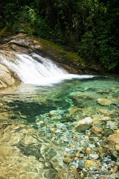 Hermosa Vista Cascada Verde Selva Atlántica Con Piscina Azul Río — Foto de Stock