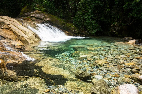 Schöner Blick Auf Den Grünen Atlantischen Regenwald Wasserfall Mit Blauem — Stockfoto