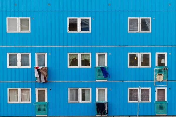 Ventanas Azules Casa Ártica Madera —  Fotos de Stock