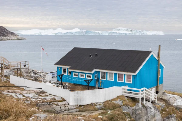 Ville Artique Typique Entourée Gros Icebergs — Photo