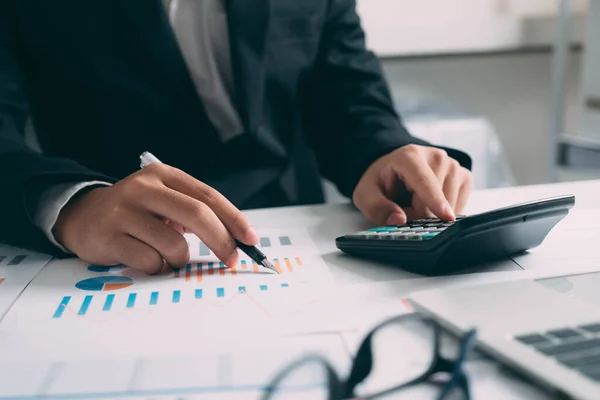 Businessman Working Financial Manager Ricercare Contabilità Processo Calcolare Analizzare Dati — Foto Stock