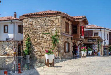 Yana, Türkiye 18.07.2021. Türkiye 'nin Antalya ilinin Antik Kenti güneşli bir yaz gününde