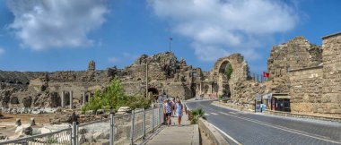 Yana, Türkiye 18.07.2021. Türkiye 'nin Antalya ilinin Antik Kenti güneşli bir yaz gününde
