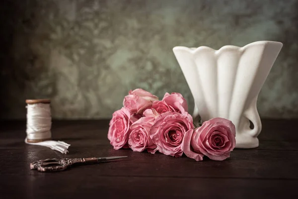 White Vase Pink Roses Still Life Vintage Board — Stock Photo, Image