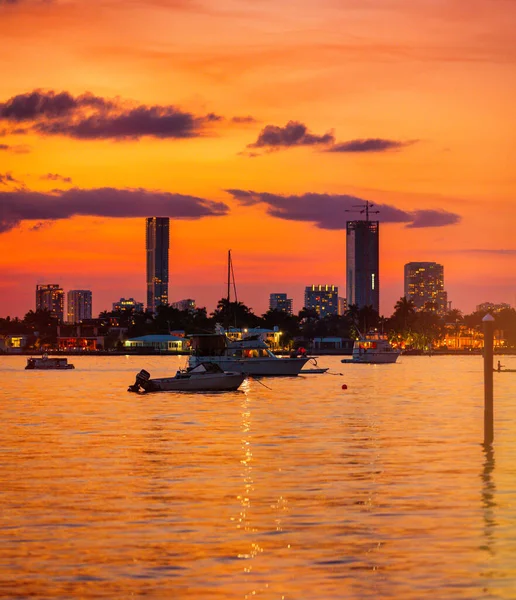 Bonito Pôr Sol Mar Barcos Arranha Céus Miami — Fotografia de Stock