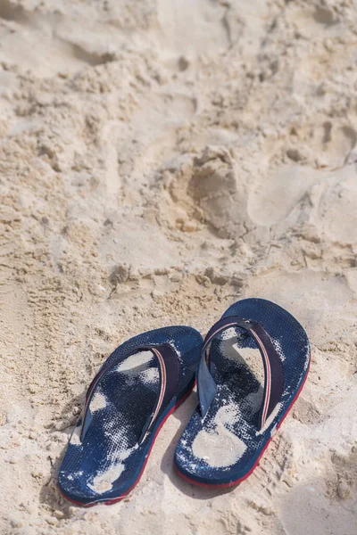 Пара Блакитних Босоніжок Пляжі Концепція Дозвілля — стокове фото