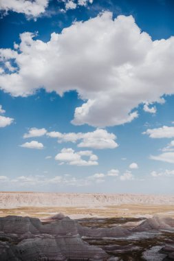 Badlands Ulusal Parkı, SD Temmuz 'da bulutlu bir yaz gününde