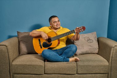 Canlı derslerle çevrimiçi gitar öğrenme amacı