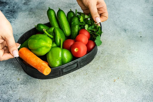 Variedad Verduras Frescas Orgánicas Sobre Mesa Hormigón —  Fotos de Stock