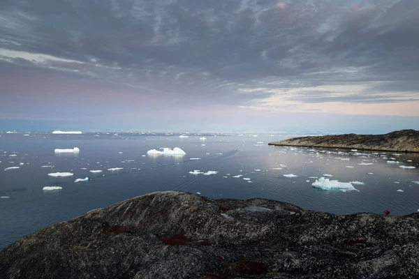 Grands Icebergs Flottant Dessus Mer — Photo