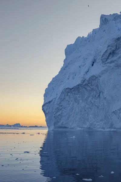 Grands Icebergs Flottant Dessus Mer — Photo