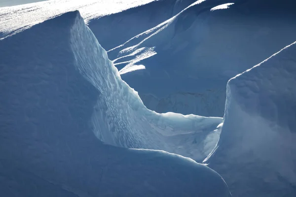 Большие Айсберги Плавающие Море Арктическому Кругу — стоковое фото