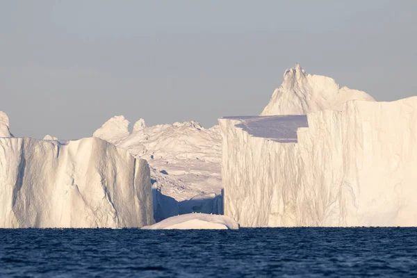 Grandi Iceberg Galleggianti Mare Nel Cerchio Artico — Foto Stock