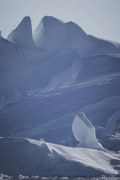 Grandi Iceberg Galleggianti Mare Nel Cerchio Artico — Foto Stock