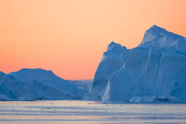 Grandi Iceberg Galleggianti Mare Nel Cerchio Artico — Foto Stock