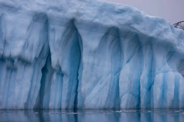 Великі Айсберги Плавають Морі Арктичному Колі — стокове фото