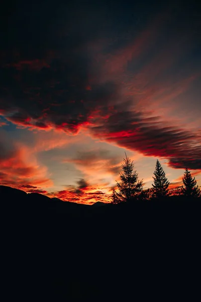Magical Sunset Mountains Sky Covered Clouds Red — Stock Photo, Image