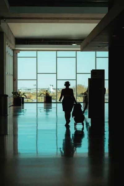 Γυναίκα Άνθρωποι Αεροδρόμιο Ταξίδια Αποσκευών — Φωτογραφία Αρχείου