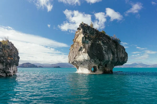 Capela Mármore Cercado Por Água Azul Turquesa Lago Intocada — Fotografia de Stock