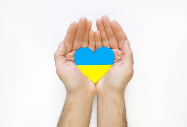 Ukrajnai Háború Befejezésének Koncepciója Szív Színek Zászló Ukrajna Férfi Kezében — Stock Fotó