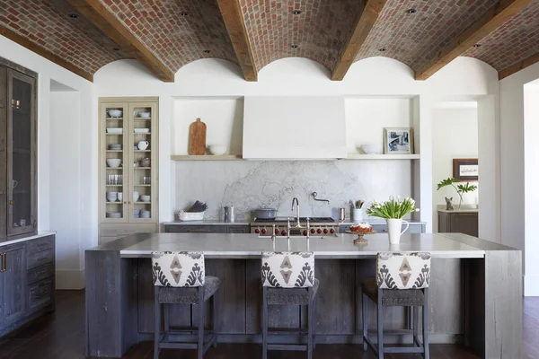 Kitchen Brick Vaulted Ceiling — стоковое фото