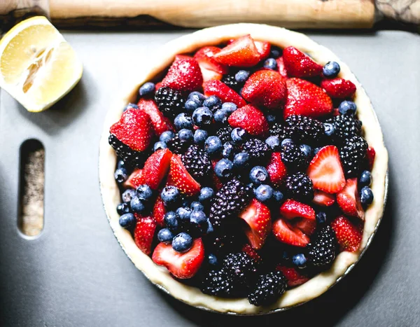 Fresh Homemade Summer Triple Berry Pie — Stock Photo, Image