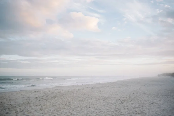 北卡罗莱纳州清澈多云的卡罗莱纳海滩 — 图库照片