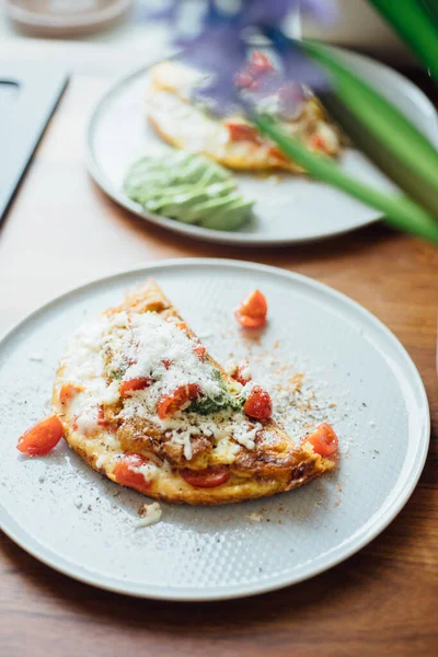 Plate Homemade Breakfast Omelet Cheese Tomatoes — Stok fotoğraf