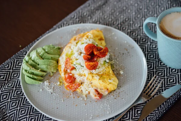 Plate Homemade Breakfast Omelet Cheese Tomatoes — Stok fotoğraf