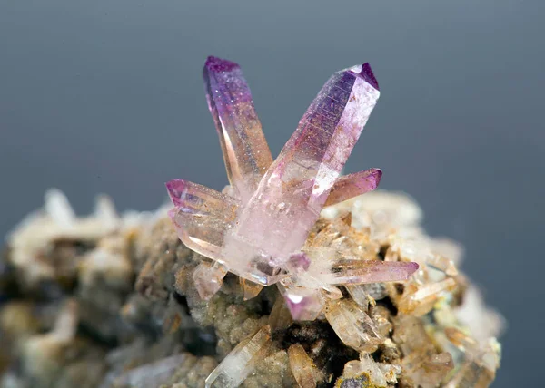 Amethyst Mineralprobe Stein Berggeologie Edelsteinkristall — Stockfoto