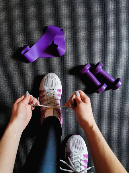 Siyah Beyaz Yakın Fitness Atletik Genç Kadın Portresi Kadar Gösterilen — Stok fotoğraf