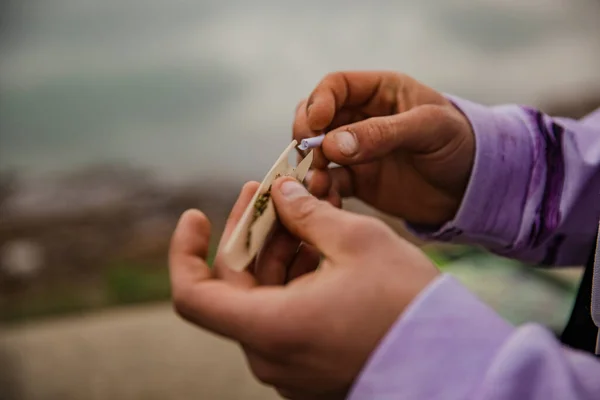 Hands Man Rolling Marijuana Cigarette — Stok fotoğraf