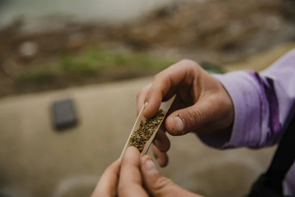 Hands Man Rolling Marijuana Cigarette — Fotografia de Stock