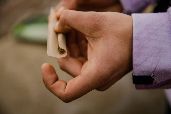 Hands Man Preparing Marijuana Cigarette Close — Stockfoto