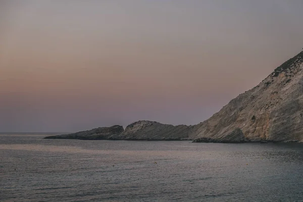 Falésias Calcárias Que Terminam Mar Jónico Contra Cores Pastel Passado — Fotografia de Stock