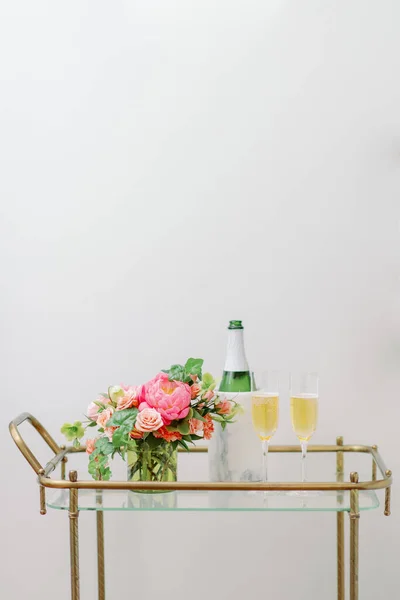 Pink Peach Flowers Bar Cart Champagne Two Glasses — Stock Photo, Image