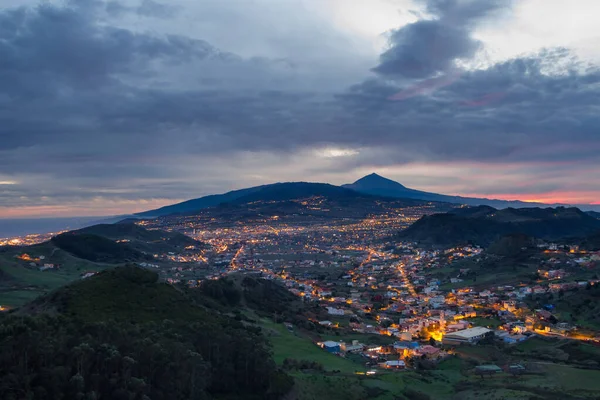 Paisaje Del Atardecer Desde Mirador Jardina Con Una Ciudad Iluminada — Foto de Stock