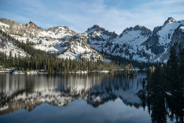 View Alice Lake Aptly Named Sawtooth Mountains Idaho — Zdjęcie stockowe