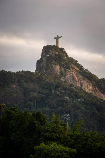 Hermosa Vista Las Nubes Sobre Estatua Cristo Redentor Montaña Corcovado —  Fotos de Stock