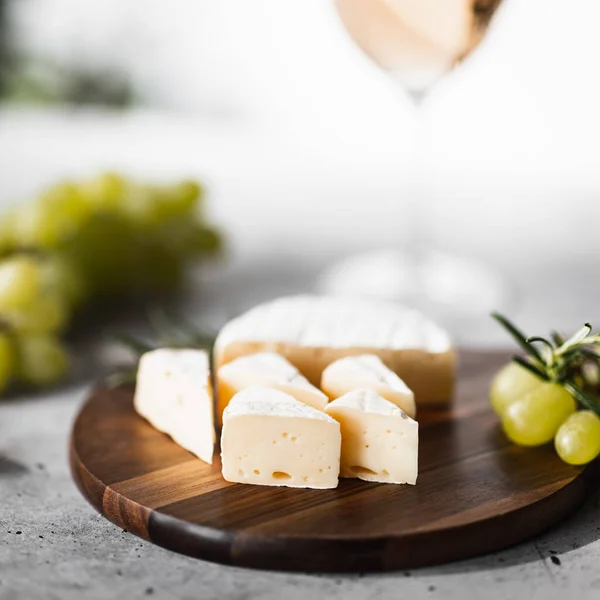 Camembert Cheese Wooden Board Background Glass Wine — стоковое фото