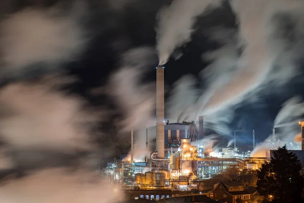 Smoke Stacks Billow Steam Refinery Rural Pennsylvania — ストック写真