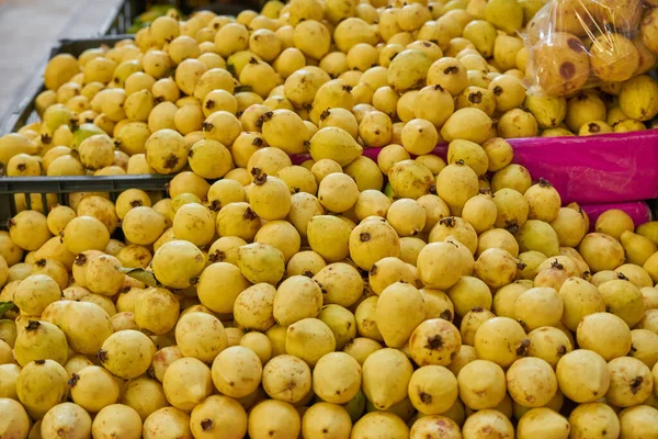 Saftiga Guava Som Släpps Hylla För Försäljning Marknad — Stockfoto