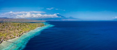 Bali 'deki Menjangan adasının panoramik manzarası