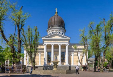 Odessa, Ukrayna 06.05.2022. Güneşli bir bahar gününde Ukrayna 'nın Odessa şehrinde şekil değiştirme katedrali