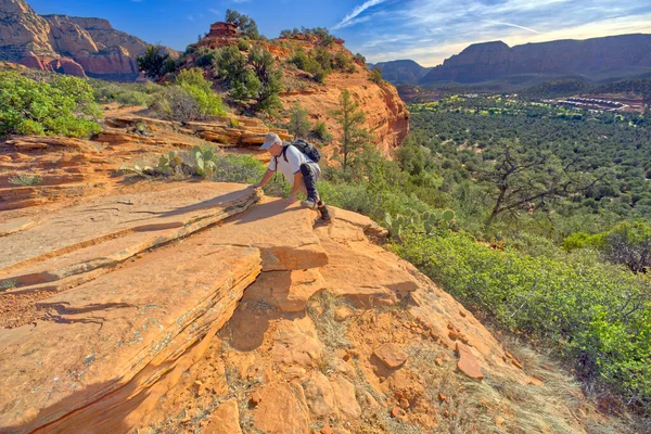 Mens Beklimt Mescal Mountain Sedona — Stockfoto