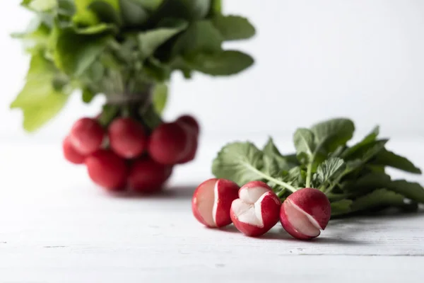 Gescheurde Gebroken Radijsjes Een Stel Radijsjes Achtergrond — Stockfoto